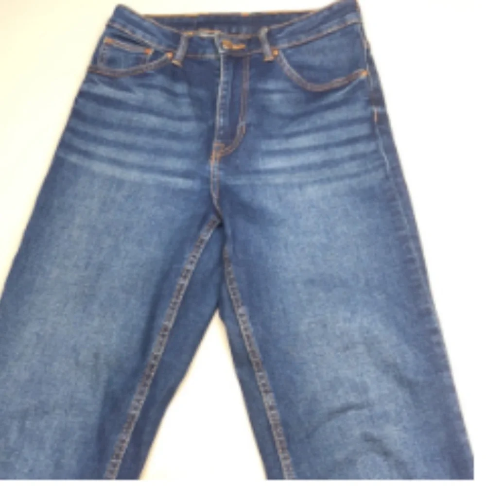 LIKE NEW FOREVER 21 STRAIGHT HIGH WAIST ANKLE LENGTH JEANS 6/28x28 ⭐️